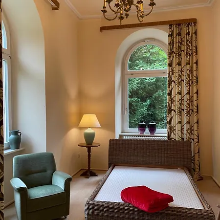 Residential&guesthouse Living Fuerstenbau Hotell