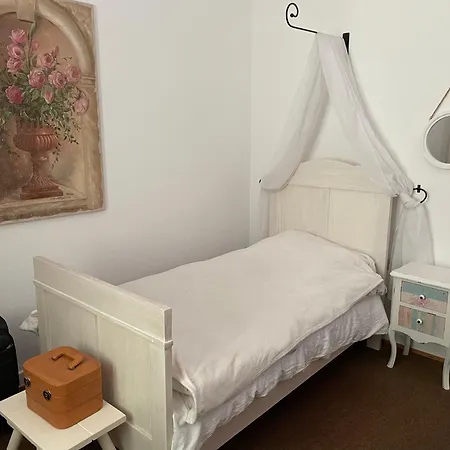 Residential&guesthouse Living Fuerstenbau Hotel *